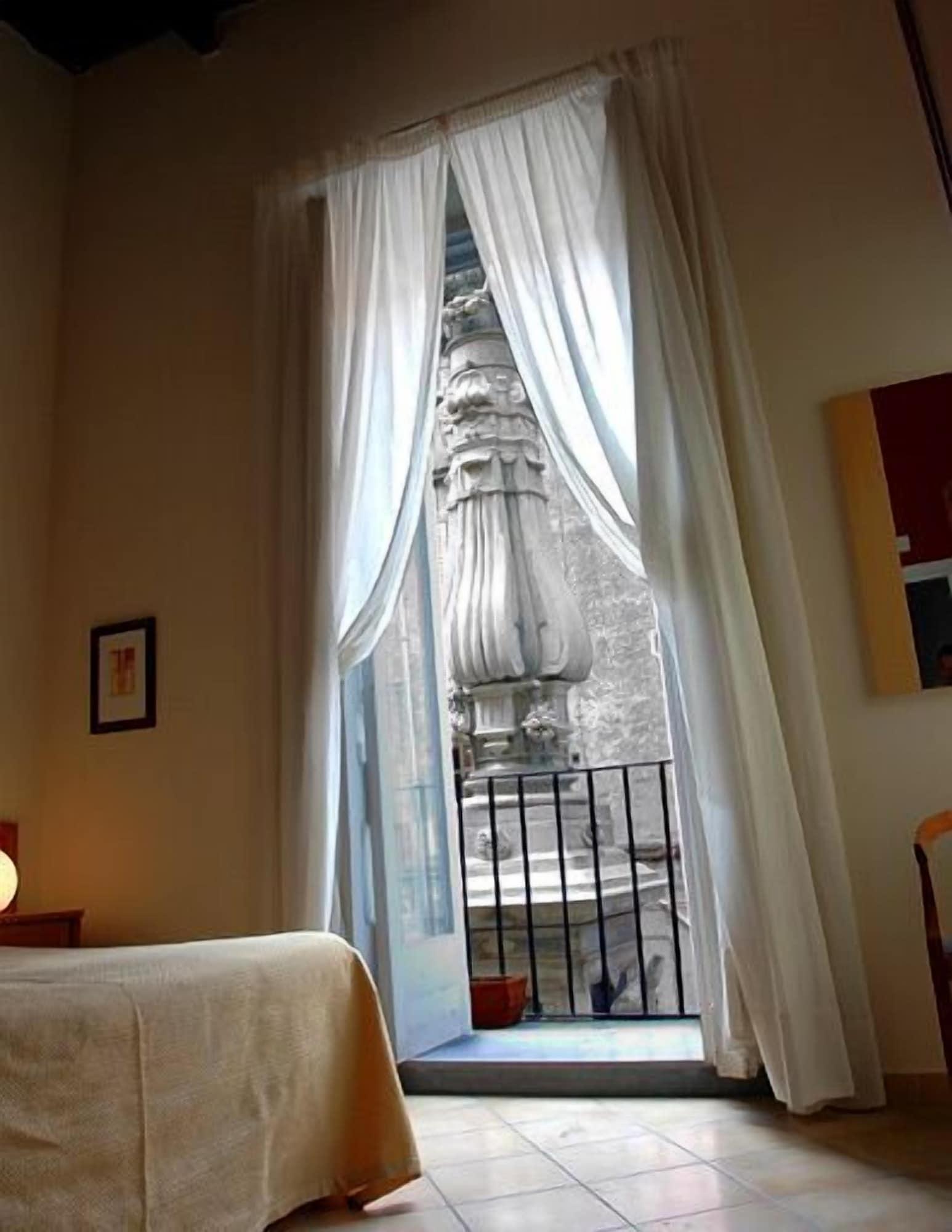 Caravaggio Hotel Неаполь Экстерьер фото