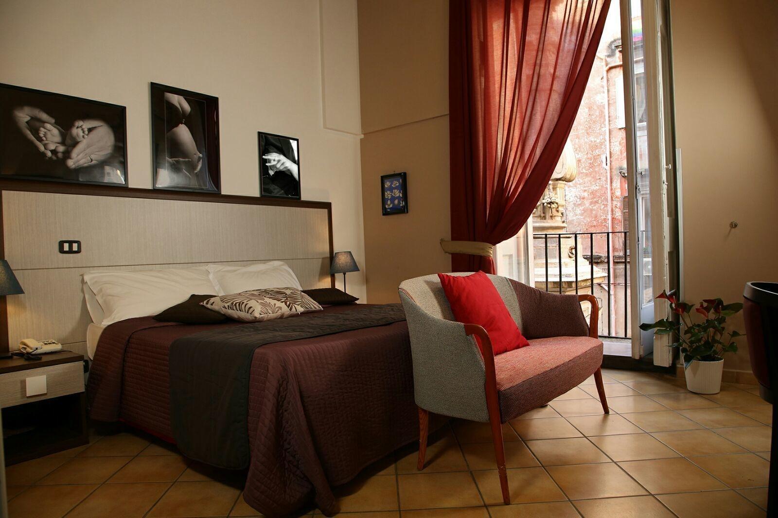 Caravaggio Hotel Неаполь Экстерьер фото
