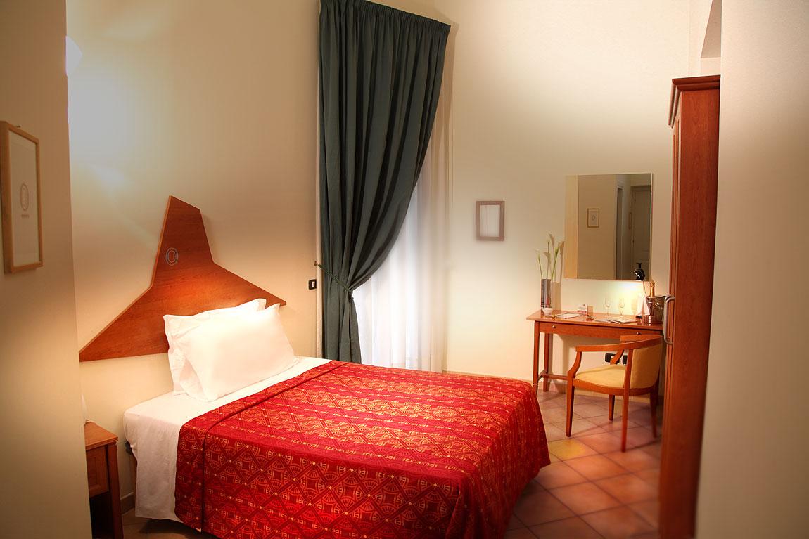 Caravaggio Hotel Неаполь Экстерьер фото