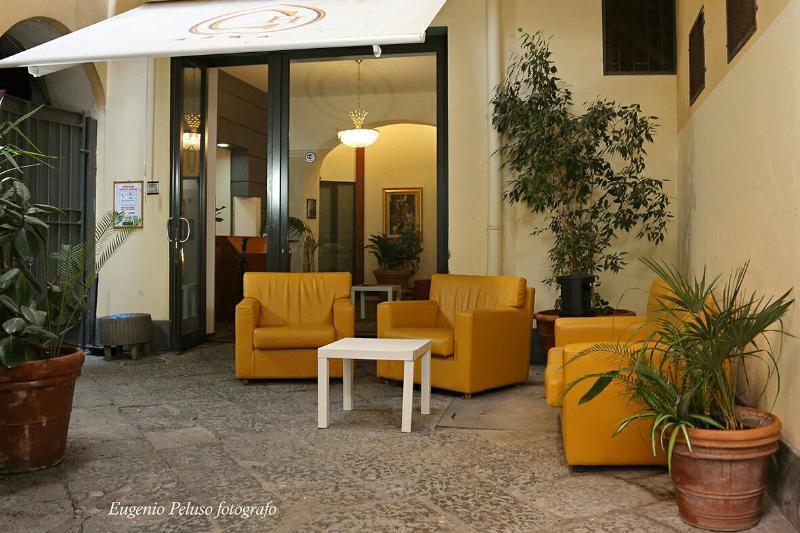 Caravaggio Hotel Неаполь Экстерьер фото