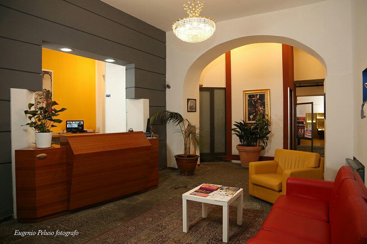 Caravaggio Hotel Неаполь Экстерьер фото