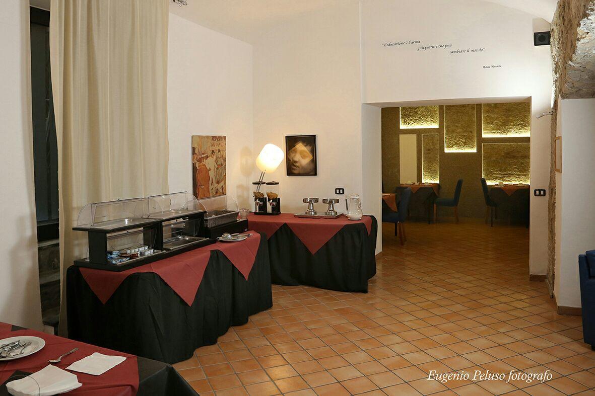 Caravaggio Hotel Неаполь Экстерьер фото